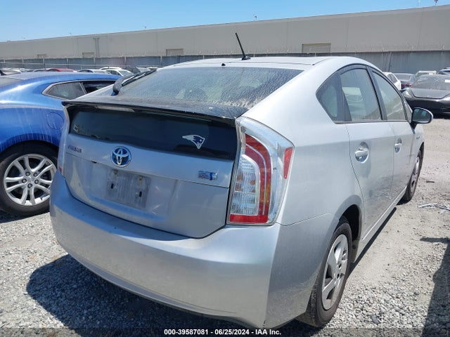 Toyota Prius Two 2015 JTDKN3DUXF0445475 Image 4