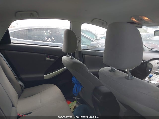 Toyota Prius Two 2015 JTDKN3DUXF0445475 Image 8