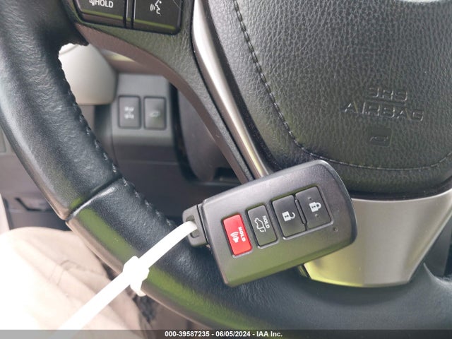 Toyota Rav4 Xle 2018 JTMRFREV3JJ199894 Image 11