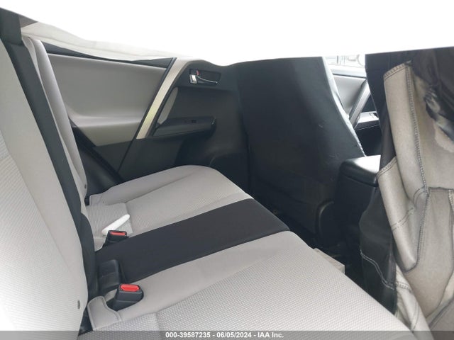 Toyota Rav4 Xle 2018 JTMRFREV3JJ199894 Image 8