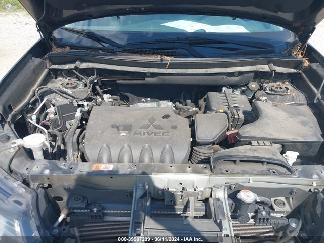 JA4AD3A35GZ042778 Mitsubishi Outlander Se
