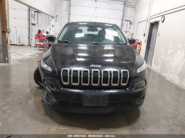 1C4PJMAB0HW529590 Jeep Cherokee Sport 4x4