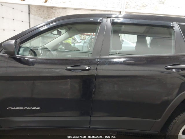 1C4PJMAB0HW529590 Jeep Cherokee Sport 4x4