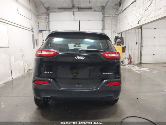 1C4PJMAB0HW529590 Jeep Cherokee Sport 4x4