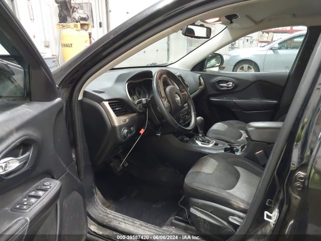 1C4PJMAB0HW529590 Jeep Cherokee Sport 4x4