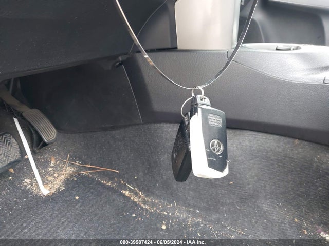Toyota Rav4 Xle 2018 2T3WFREV0JW427628 Image 11