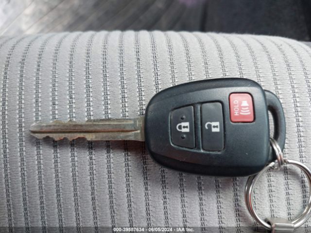 JTMWFREV8EJ020662 Toyota Rav4 Xle
