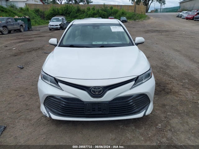 Toyota CAMRY LE 2018 4T1B11HK6JU004979 Image 12