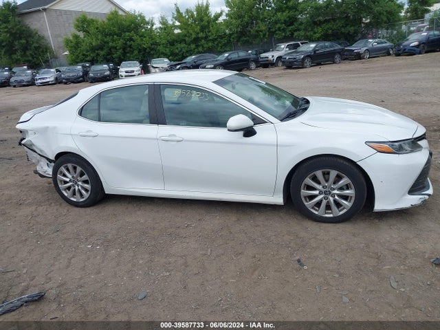 Toyota CAMRY LE 2018 4T1B11HK6JU004979 Image 13