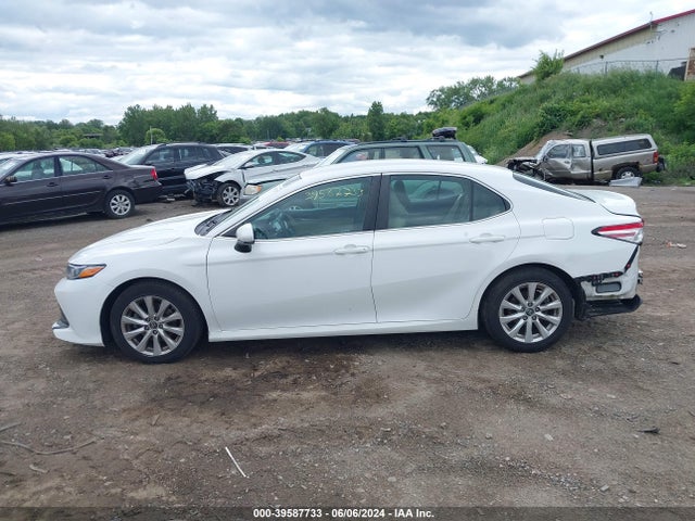Toyota CAMRY LE 2018 4T1B11HK6JU004979 Image 14