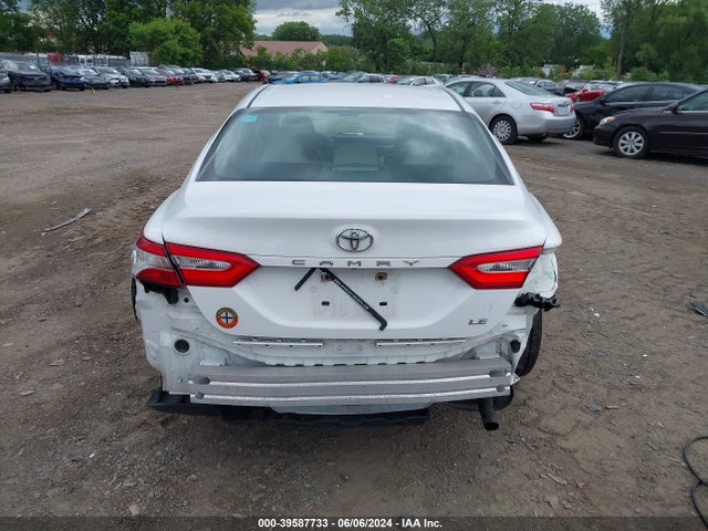 Toyota CAMRY LE 2018 4T1B11HK6JU004979 Image 16
