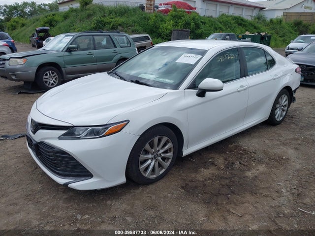 Toyota CAMRY LE 2018 4T1B11HK6JU004979 Image 2