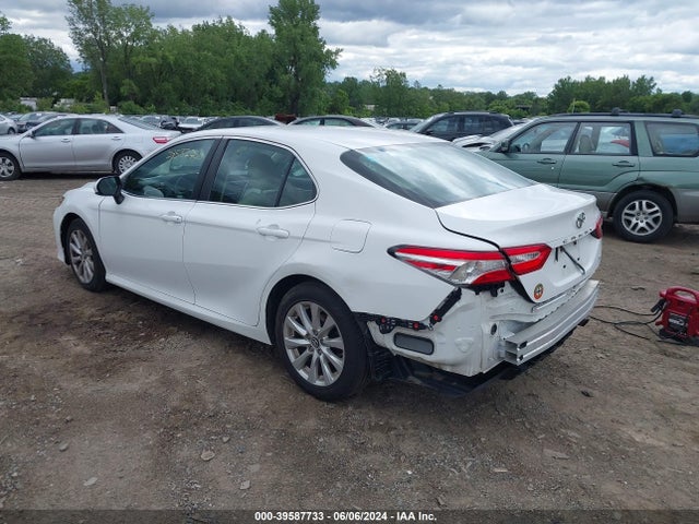 Toyota CAMRY LE 2018 4T1B11HK6JU004979 Image 3