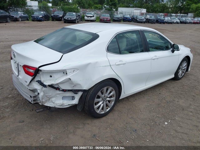 Toyota CAMRY LE 2018 4T1B11HK6JU004979 Image 4