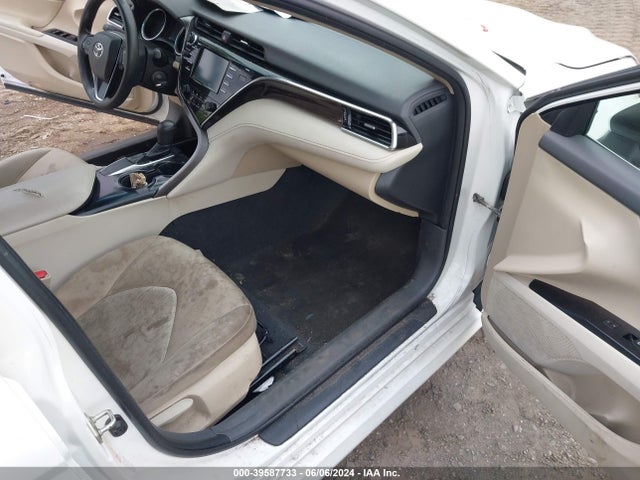 Toyota CAMRY LE 2018 4T1B11HK6JU004979 Image 5