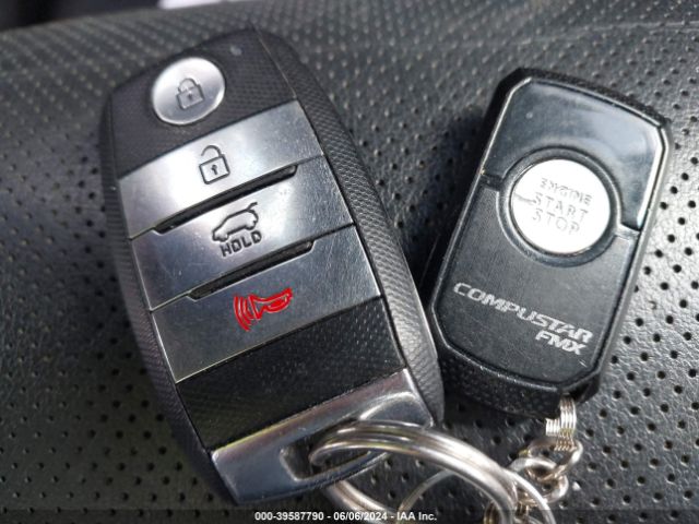 5XYPKDA50GG083430 KIA Sorento 3.3l Sx