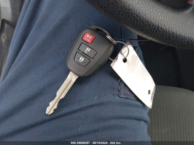 Toyota RAV4 LE 2018 JTMZFREV5JD129893 Image 11