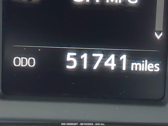 Toyota RAV4 LE 2018 JTMZFREV5JD129893 Image 16