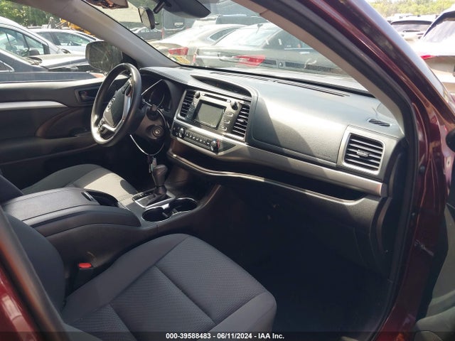 5TDBZRFH0JS898615 Toyota Highlander Le
