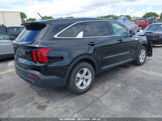 KIA SORENTO LX 2023 5XYRG4LC2PG176472 Image 4
