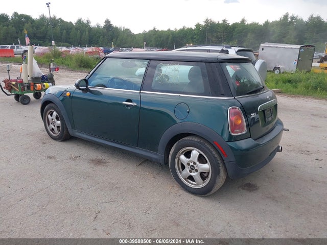 2010 MINI COOPER WMWMF3C58ATZ25079 Photo 2