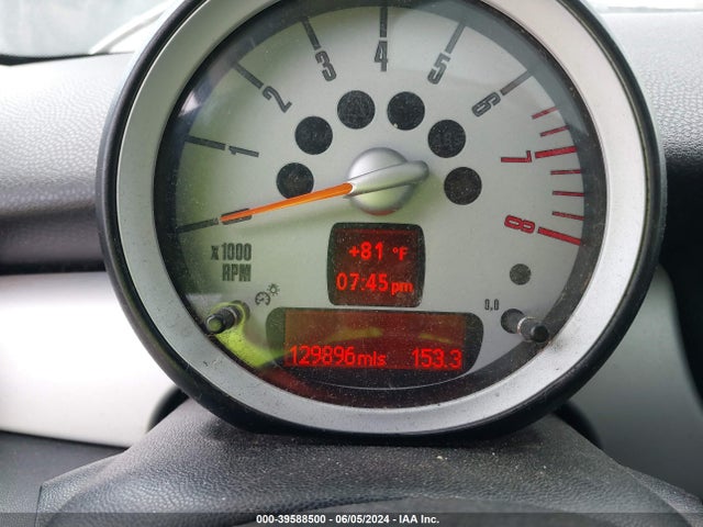 2010 MINI COOPER WMWMF3C58ATZ25079 Photo 6