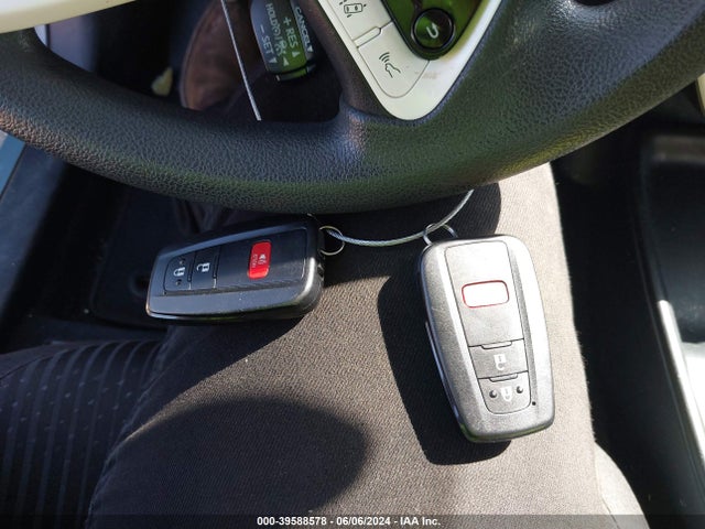 Toyota Prius Two 2017 JTDKBRFU1H3563313 Image 11