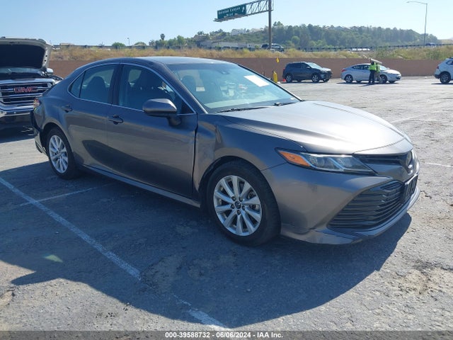 2018 4T1B11HKXJU625738 main image