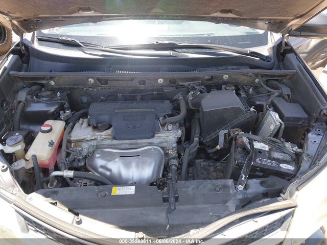 Toyota RAV4 LE 2015 JTMZFREV3FJ053924 Image 10