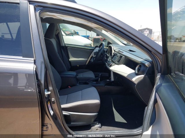 Toyota RAV4 LE 2015 JTMZFREV3FJ053924 Image 5