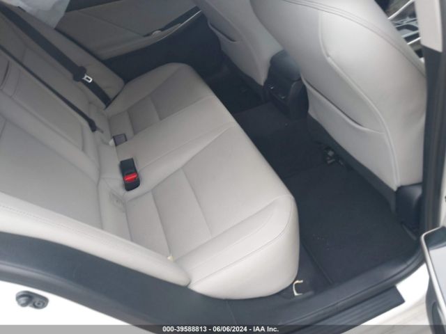 JTHBA1D27G5004498 Lexus IS 200T