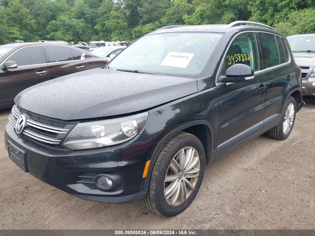 WVGAV7AX0FW588896 Volkswagen Tiguan Sel