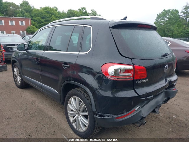 WVGAV7AX0FW588896 Volkswagen Tiguan Sel