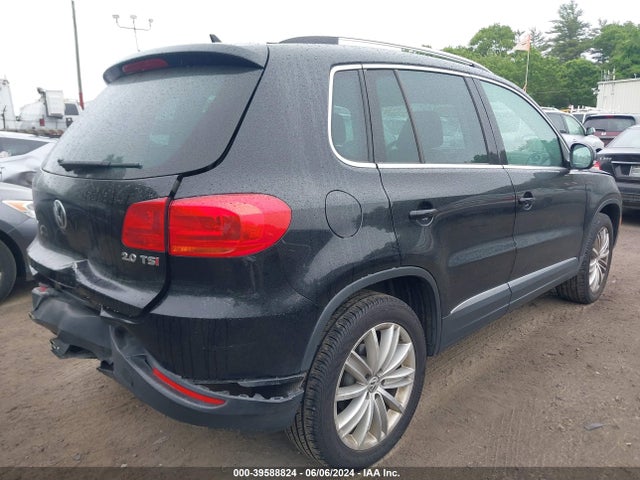 WVGAV7AX0FW588896 Volkswagen Tiguan Sel
