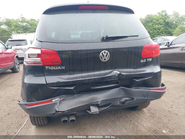 WVGAV7AX0FW588896 Volkswagen Tiguan Sel