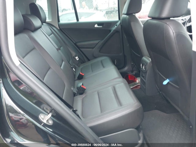 WVGAV7AX0FW588896 Volkswagen Tiguan Sel