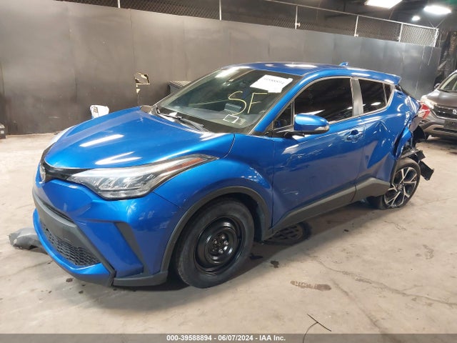 Toyota C-HR XLE 2020 NMTKHMBX7LR115441 Image 2