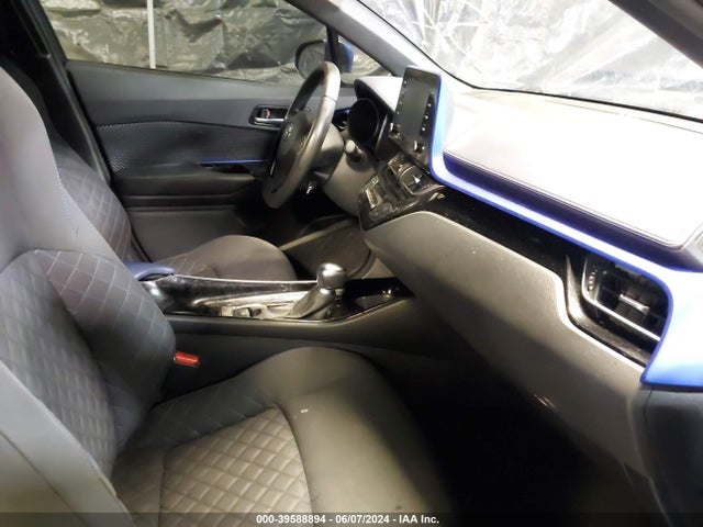 Toyota C-HR XLE 2020 NMTKHMBX7LR115441 Image 5
