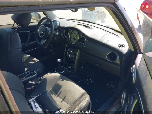 2005 MINI COOPER S WMWRE33515TL14941 Photo 4