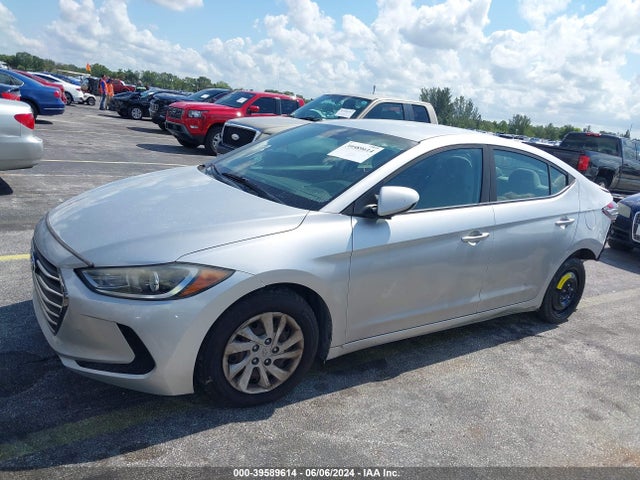 Hyundai ELANTRA SE 2017 5NPD74LF2HH100152 Image 2