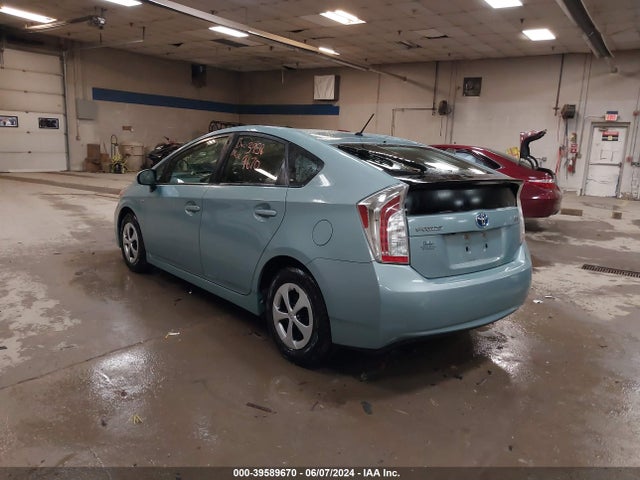 Toyota Prius Two 2015 JTDKN3DU7F1967586 Image 3