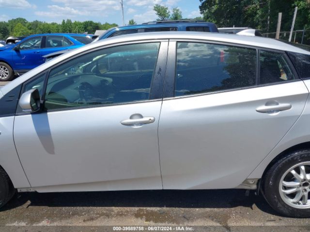 JTDKAMFU2N3162001 Toyota Prius L