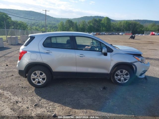 KL7CJKSB0JB607457 Chevrolet TRAX LS