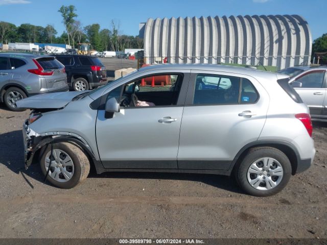 KL7CJKSB0JB607457 Chevrolet TRAX LS