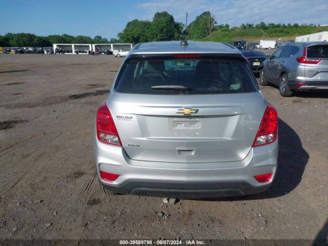 KL7CJKSB0JB607457 Chevrolet TRAX LS
