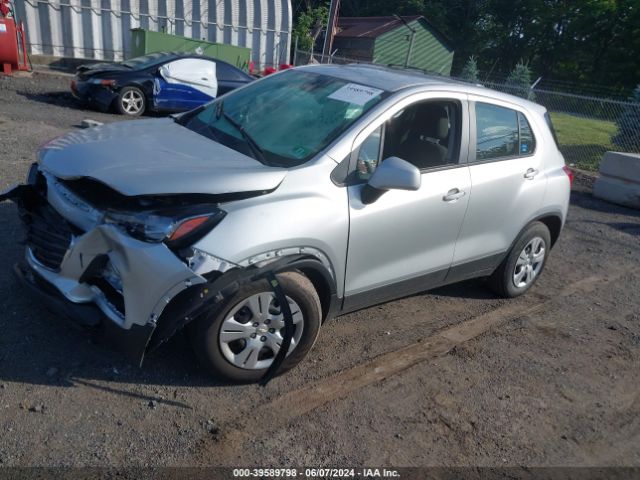 KL7CJKSB0JB607457 Chevrolet TRAX LS