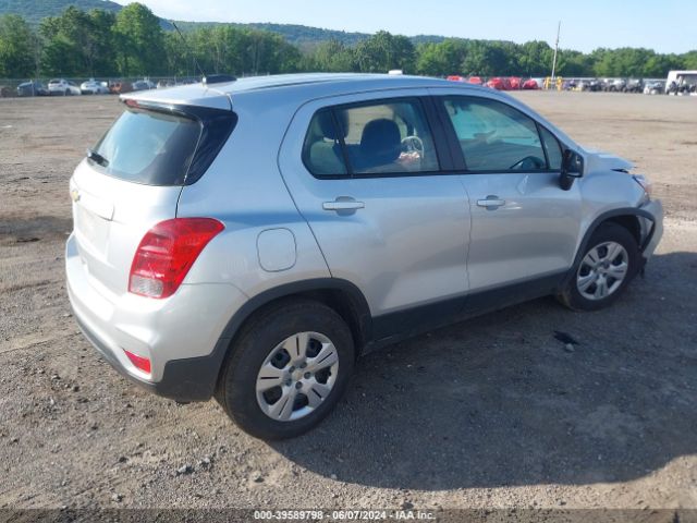 KL7CJKSB0JB607457 Chevrolet TRAX LS