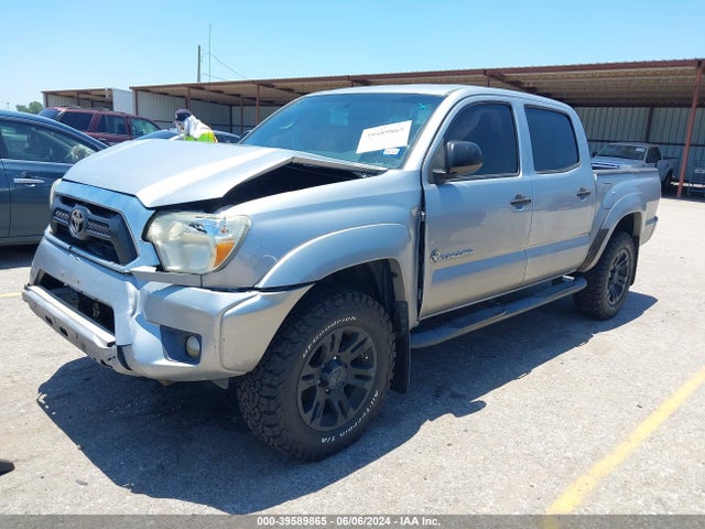 Toyota Tacoma Prerunner V6 2015 5TFJU4GN6FX074637 Image 2