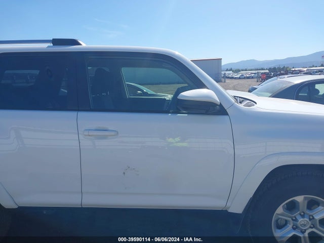 Toyota 4RUNNER SR5 2023 JTEEU5JR2P5302693 Image 14