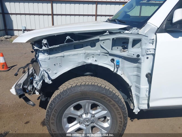 Toyota 4RUNNER SR5 2023 JTEEU5JR2P5302693 Image 18